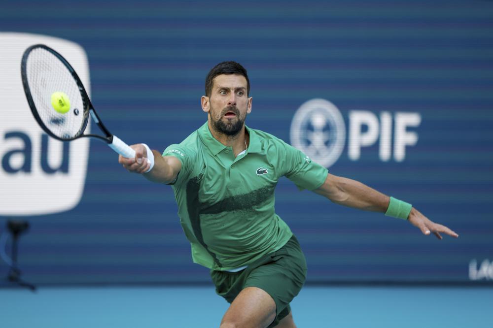 老队友见面，埃泽和奥利塞赛后交换了球衣