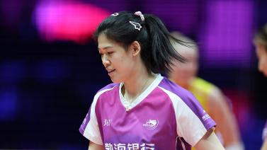 库尼亚赛后向老东家狼队球迷鼓掌致谢